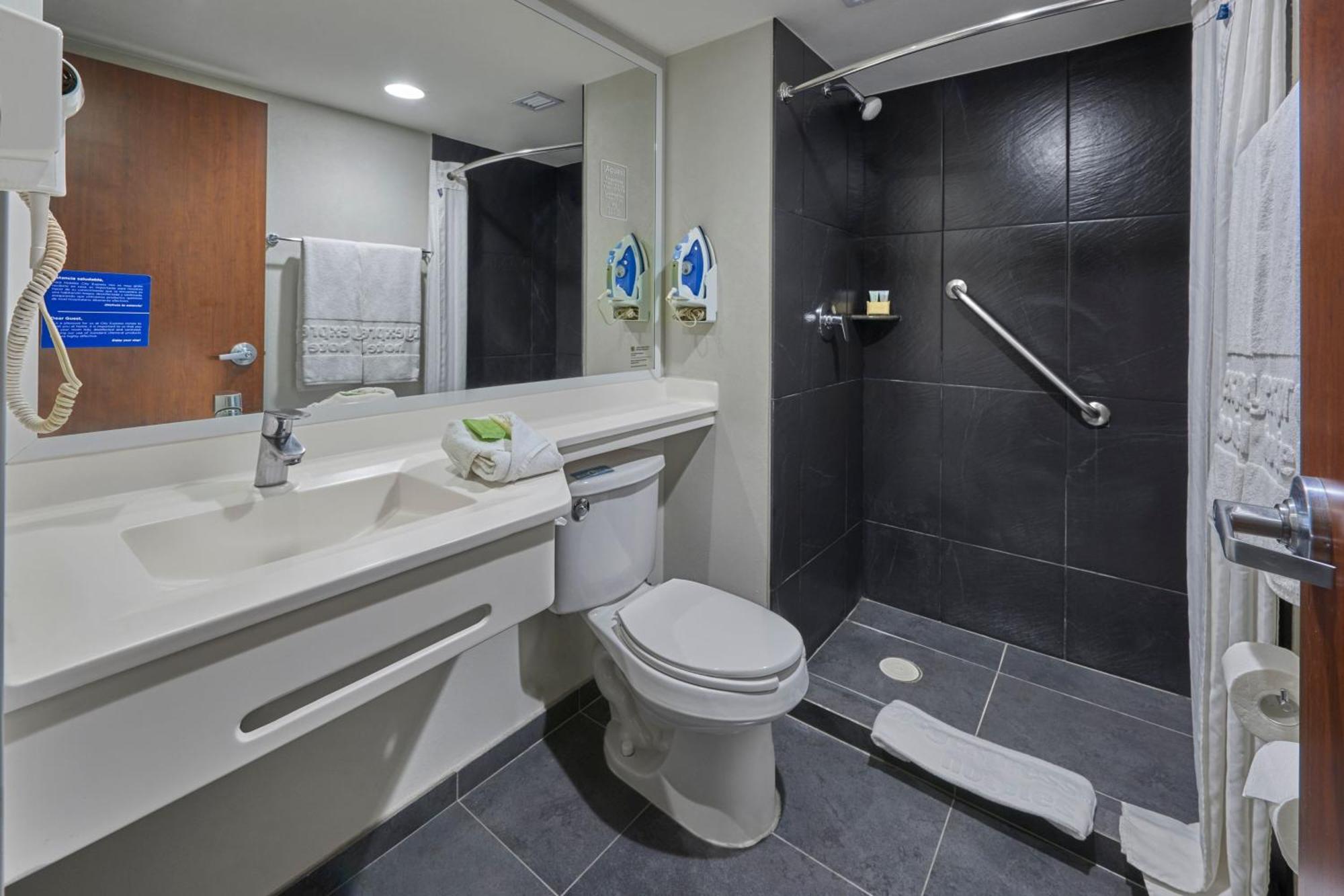City Express By Marriott Salamanca Exterior photo